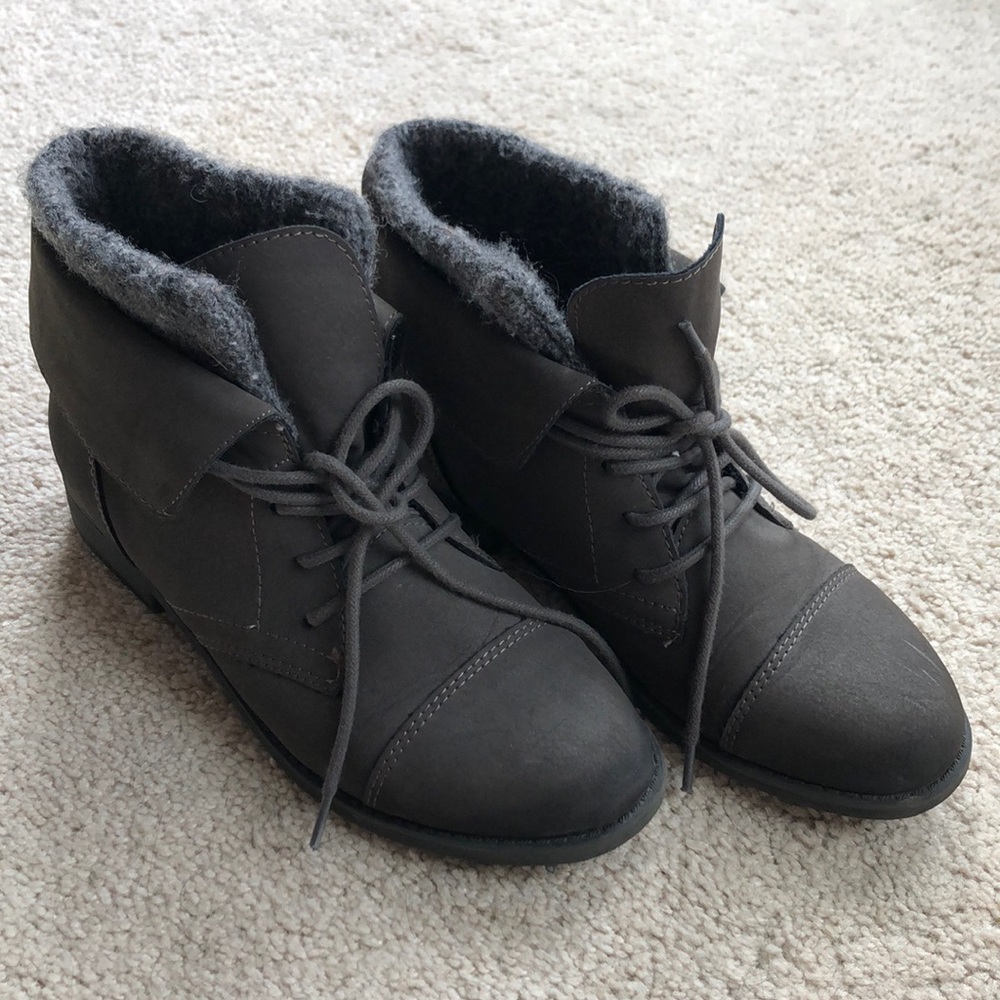 Steve Madden gray boots
